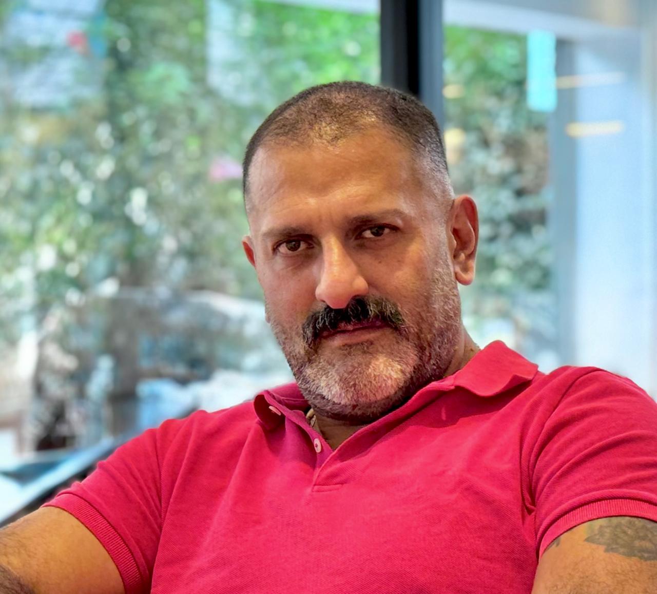 Deva Ashik, psicoterapeuta
